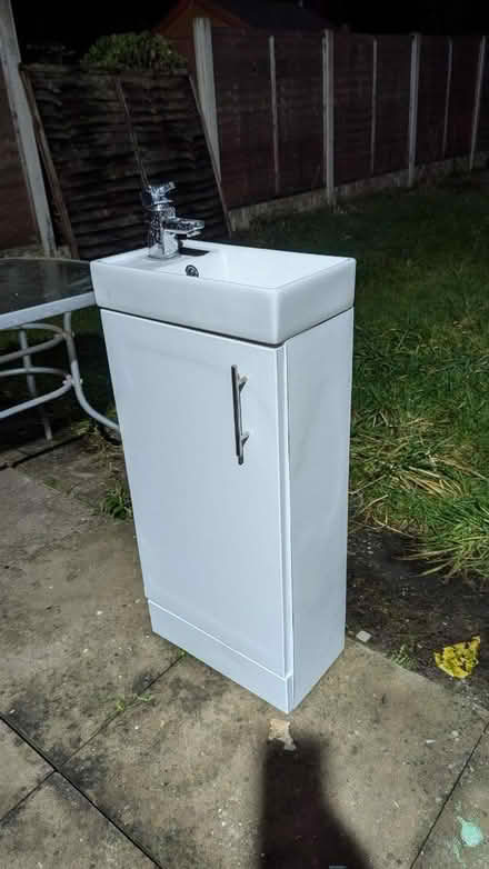 Photo of free Small wash basin (B42) #1