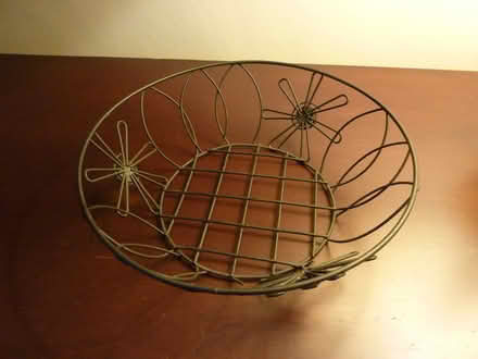 Photo of free Wire basket (North Plainfield) #1