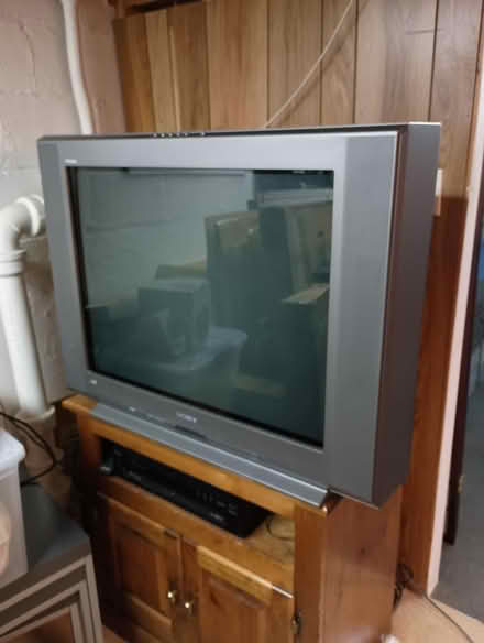 Photo of free Sony Trinitron 32" TV (Yonge/Sheppard) #1