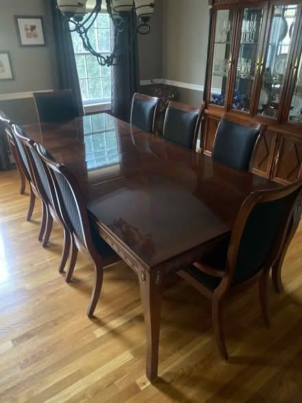 Photo of free Dining room table and chairs (Near Hudson line) #1