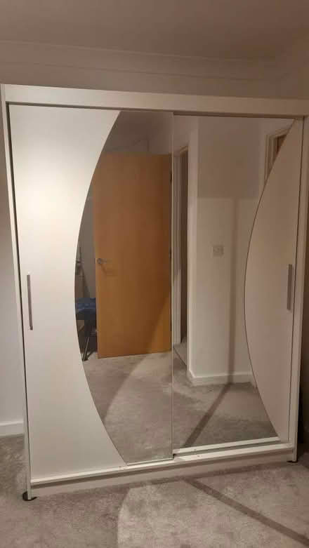 Photo of free Mirrored wardrobe like new (Maybury Hill GU22) #2