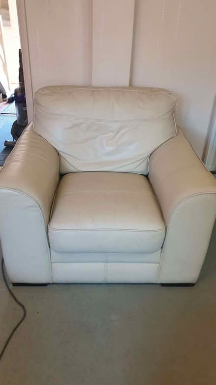 Photo of free 2 seater Leather sofa (Quarrendon HP19) #1