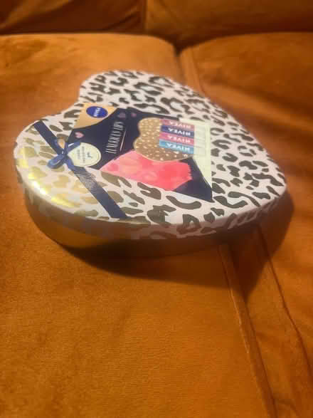 Photo of free Empty heart shaped tin. Good condition (Southsea PO4) #2