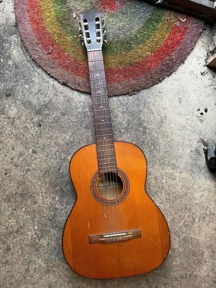 Photo of free Guitar (Ely CB6) #1