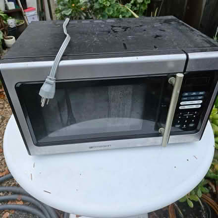 Photo of free 3 Microwave Ovens (Chiquita Av Mtn View) #1