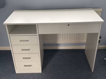 Photo of free White desk (Minchinhampton Stroud) #1