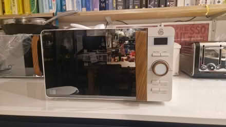 Photo of free 800w microwave (E2 bethnal green) #2