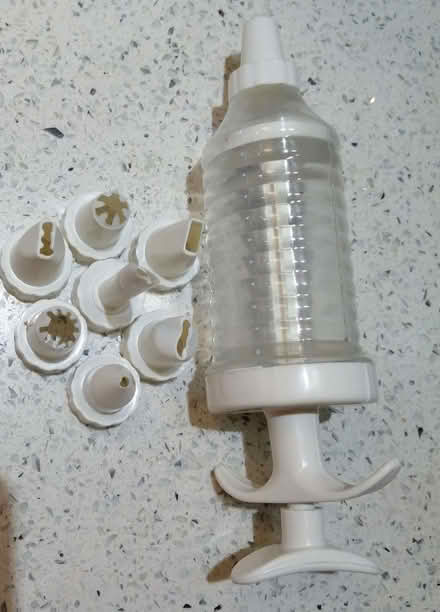 Photo of free Icing syringe with 8 x nozzles (Tyseley B11) #1