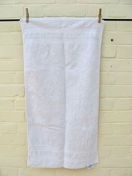 Photo of free Towels 1 bath size, 4 hand towels (Croham CR2) #1