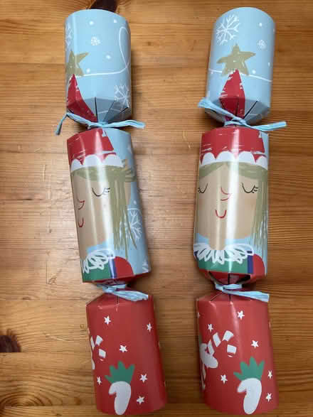 Photo of 2 Christmas crackers (Bloomfield) #1