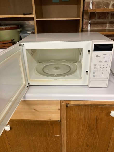 Photo of free Microwave samsung (South Evanston) #1