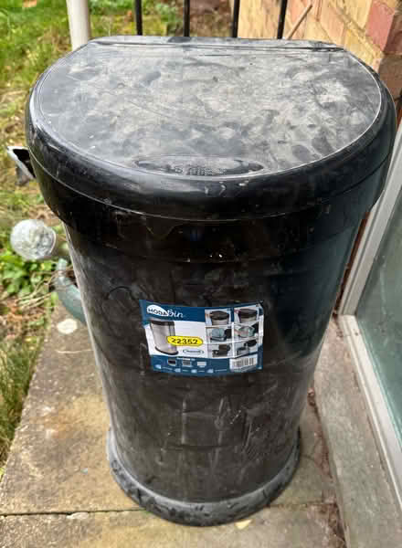 Photo of free Black waste bin (Bracknell Forest RG12) #2