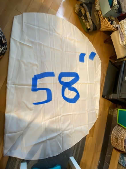 Photo of free Round Tablecloth (Orléans) #1