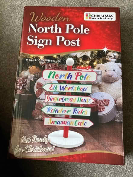 Photo of free New Indoor North Pole Sign Post (CT15) #1