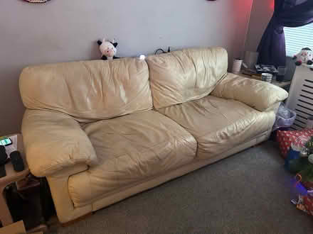 Photo of free Cream leather suite (HP2) #1