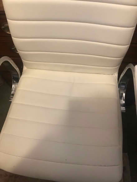 Photo of free Off white desk chair on casters (Knowl Hill Reading RG10) #4