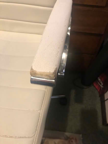 Photo of free Off white desk chair on casters (Knowl Hill Reading RG10) #2