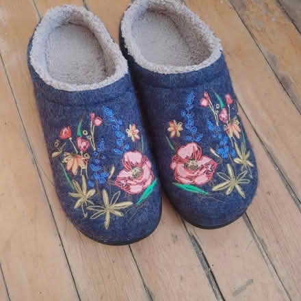 Photo of free Slippers LLBean (Trinity Bellwoods) #1