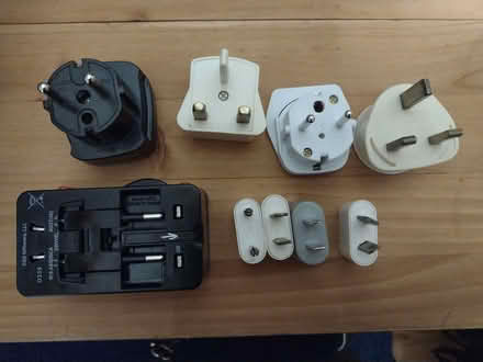 Photo of free travel plug converters (Muthill PH5) #1