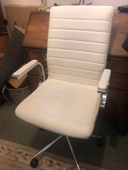 Photo of free Off white desk chair on casters (Knowl Hill Reading RG10) #1