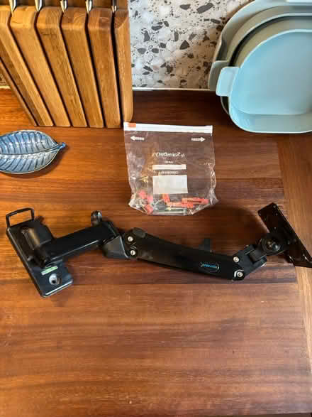 Photo of free Monitor Holder (SE17) #1