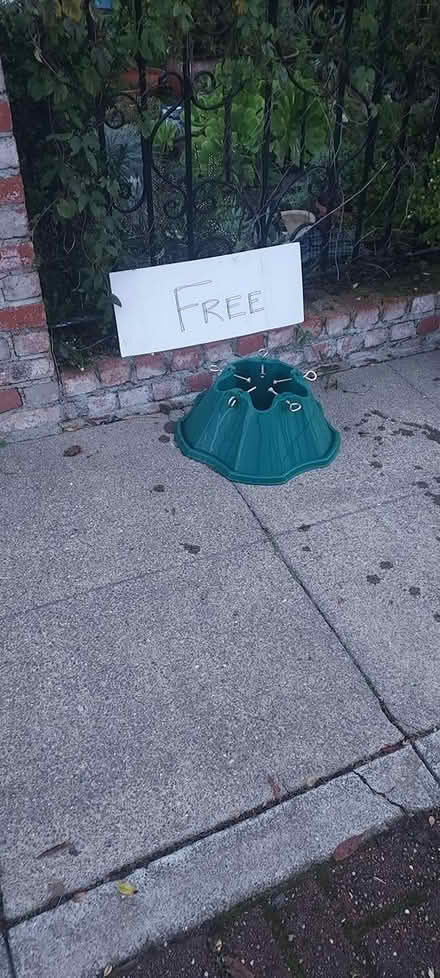 Photo of free Christmas Tree Stand (Palm & El Camino, Burlingame) #1