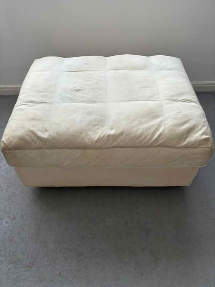 Photo of free Large ottoman poof (Tooting SW17) #4