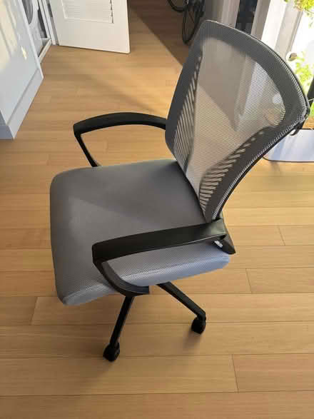 Photo of free Desk Chair (Hudson Yards) #2