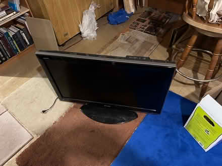 Photo of free Flatscreen TV (Gloucester Glen) #1