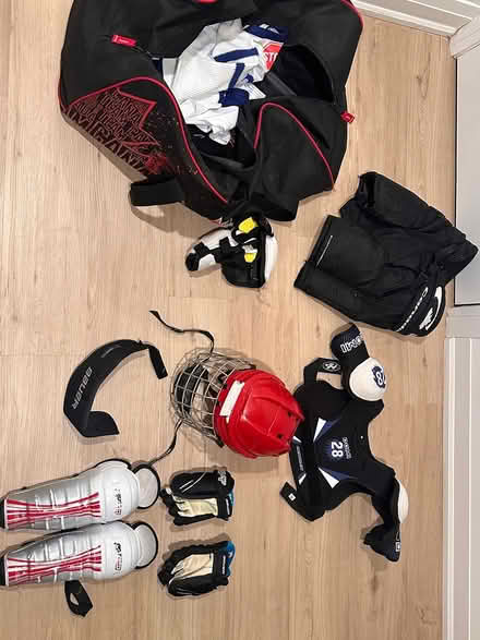 Photo of free hockey equipment including bag (Bloor and Ossington) #3