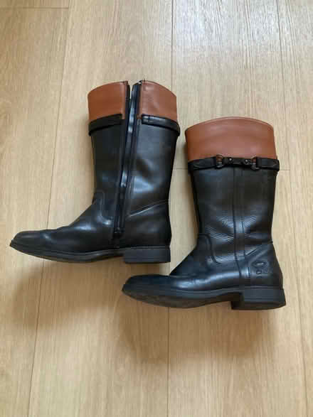 Photo of free Clarks leader girl boots (Cottenham) #1