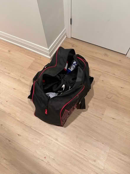 Photo of free hockey equipment including bag (Bloor and Ossington) #2