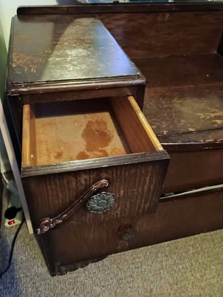 Photo of free Vintage dresser/vanity (Leominster HR6) #4