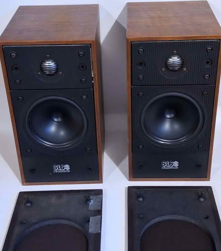 Photo of free Stereo speakers -- ONLY ONE WORKING (Davis/Teele Square area) #2