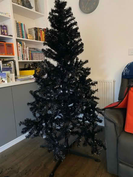 Photo of free 6ft Xmas tree - black (CT16) #1