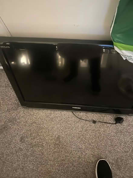 Photo of free 32” tv (PR8 woodvale) #2