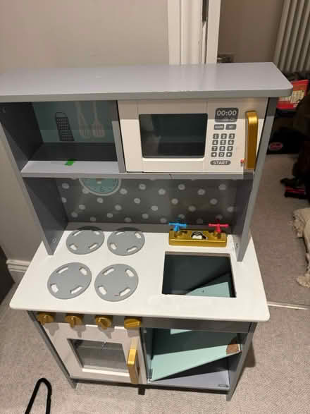 Photo of free Play kitchen (Winchmore Hill N21) #1