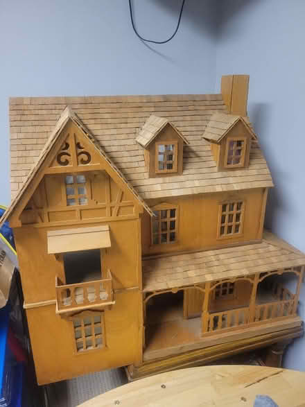 Photo of free Doll house (Lagrange) #1