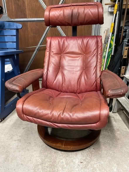 Photo of free ‘Stressless’ brand leather recliner (High Hesket CA11) #1