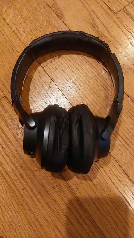 Photo of free Bluetooth headphones (Beaches, Toronto) #1