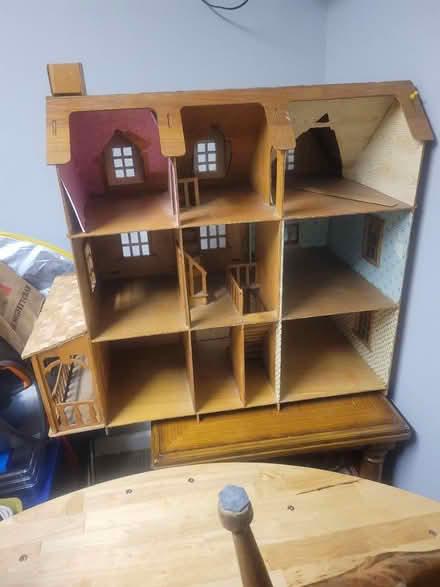 Photo of free Doll house (Lagrange) #2