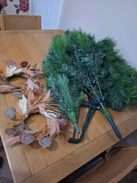 Photo of free 6ft xmas tree & candle decorations (LE14) #1