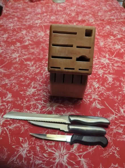 Photo of free Knife block and 3 knives (Wimborne BH21) #1