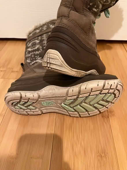 Photo of free The North Face snow boots sz 7.5 (Branford (near exit 54)) #2