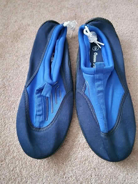 Photo of free Size 9 beach shoes (Little Heath RG31) #1