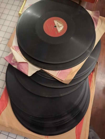 Photo of free Job lot old 78s (DE23) #1