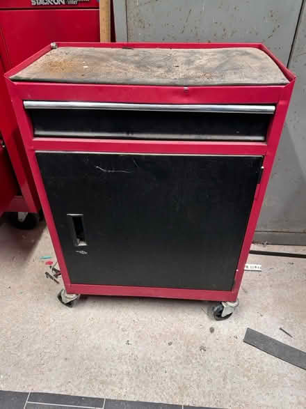 Photo of free Metal tool cabinet on wheels (Lower Stondon) #1