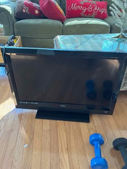 Photo of free TV Vizio 32” (Fairfax, Va) #1