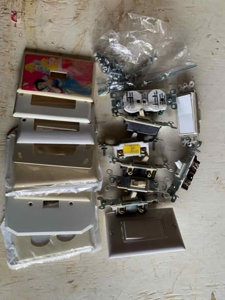 Photo of free Light switches and cover plates (Mavis & Burnhamthorpe) #1