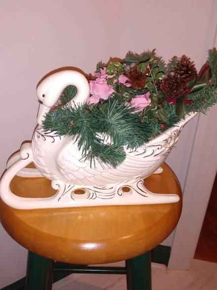 Photo of free IMITATION Lenox Swan Sleigh (Ellicott City, Turf Valley) #1